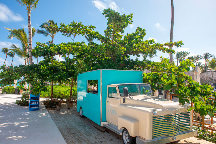 Finest Punta Cana La Playita food truck